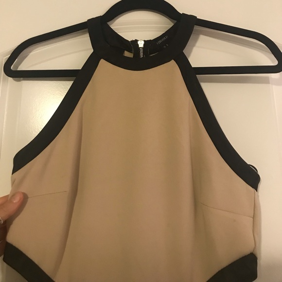 Halter style cocktail dress - Picture 4 of 5